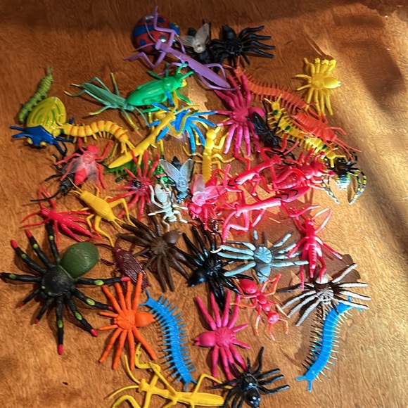 Insect Bugs Classroom Toy Lot with Metamorphosis Pieces - Picture 6 of 7